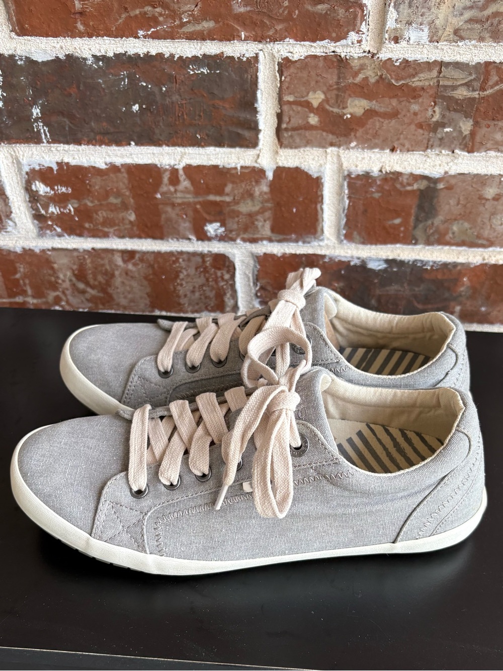 Taos Star Burst Comfort Canvas Sneakers Washed Gray Size 10 Wide FLAWED - Picture 4 of 14